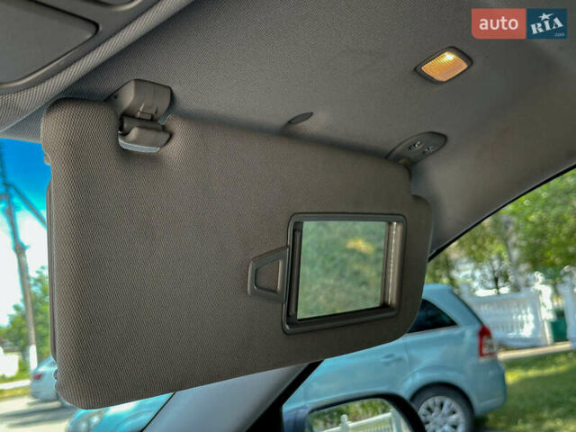 Серый Хендай Санта Фе, объемом двигателя 2.2 л и пробегом 229 тыс. км за 11900 $, фото 79 на Automoto.ua