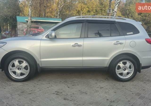 Серый Хендай Санта Фе, объемом двигателя 2 л и пробегом 250 тыс. км за 10800 $, фото 5 на Automoto.ua