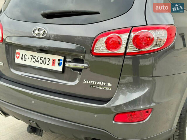 Серый Хендай Санта Фе, объемом двигателя 2.2 л и пробегом 193 тыс. км за 14900 $, фото 6 на Automoto.ua