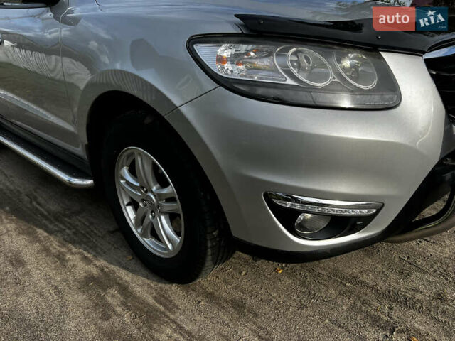 Серый Хендай Санта Фе, объемом двигателя 2.2 л и пробегом 235 тыс. км за 12900 $, фото 38 на Automoto.ua