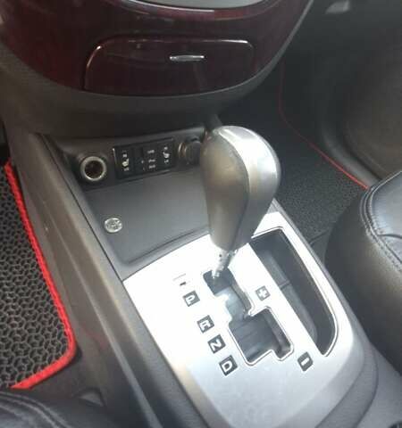 Серый Хендай Санта Фе, объемом двигателя 2 л и пробегом 250 тыс. км за 10800 $, фото 11 на Automoto.ua