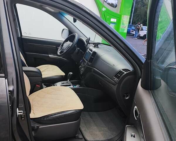 Серый Хендай Санта Фе, объемом двигателя 2.2 л и пробегом 202 тыс. км за 13999 $, фото 24 на Automoto.ua