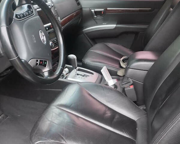 Серый Хендай Санта Фе, объемом двигателя 2 л и пробегом 271 тыс. км за 10950 $, фото 14 на Automoto.ua