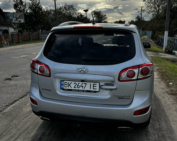 Серый Хендай Санта Фе, объемом двигателя 2.2 л и пробегом 235 тыс. км за 12900 $, фото 11 на Automoto.ua