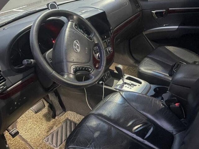 Серый Хендай Санта Фе, объемом двигателя 2 л и пробегом 270 тыс. км за 12000 $, фото 12 на Automoto.ua