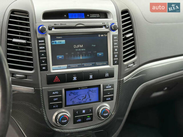 Серый Хендай Санта Фе, объемом двигателя 2.2 л и пробегом 193 тыс. км за 14900 $, фото 27 на Automoto.ua