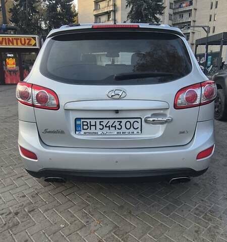 Серый Хендай Санта Фе, объемом двигателя 2 л и пробегом 250 тыс. км за 10800 $, фото 8 на Automoto.ua