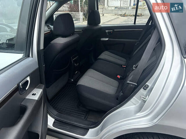 Сірий Хендай Санта Фе, об'ємом двигуна 2.2 л та пробігом 269 тис. км за 9990 $, фото 70 на Automoto.ua
