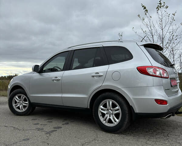 Серый Хендай Санта Фе, объемом двигателя 2.2 л и пробегом 262 тыс. км за 12500 $, фото 7 на Automoto.ua