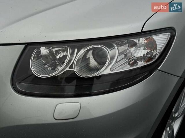 Серый Хендай Санта Фе, объемом двигателя 2.2 л и пробегом 260 тыс. км за 11800 $, фото 16 на Automoto.ua