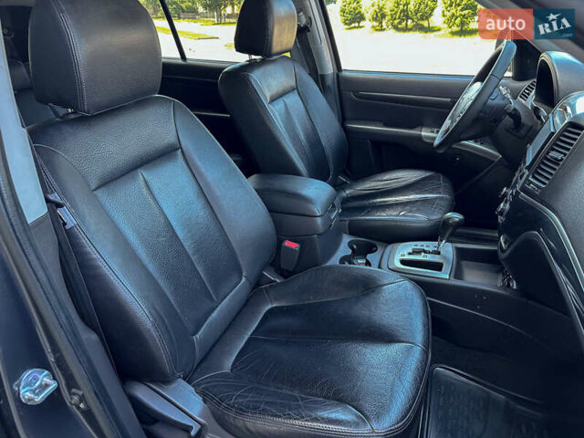 Серый Хендай Санта Фе, объемом двигателя 2.2 л и пробегом 229 тыс. км за 11900 $, фото 103 на Automoto.ua