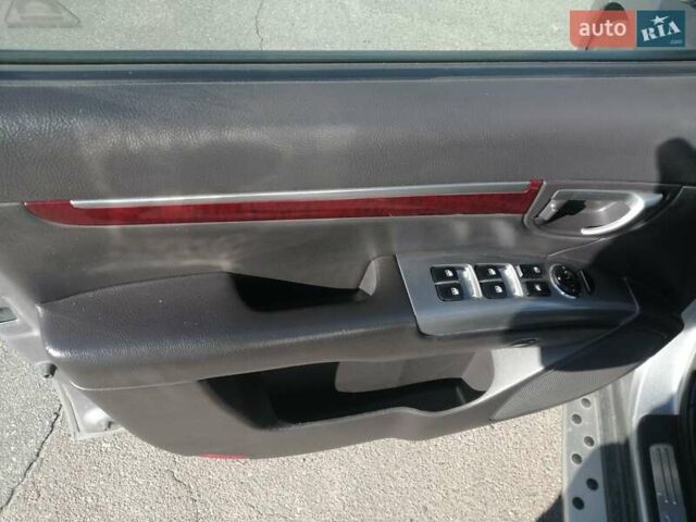 Серый Хендай Санта Фе, объемом двигателя 2 л и пробегом 370 тыс. км за 12200 $, фото 18 на Automoto.ua