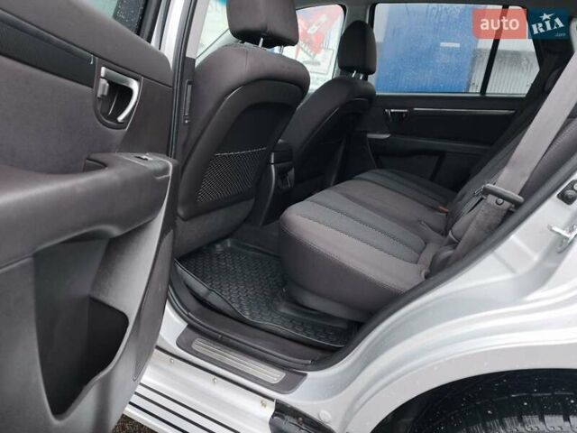 Серый Хендай Санта Фе, объемом двигателя 2.2 л и пробегом 258 тыс. км за 10950 $, фото 29 на Automoto.ua