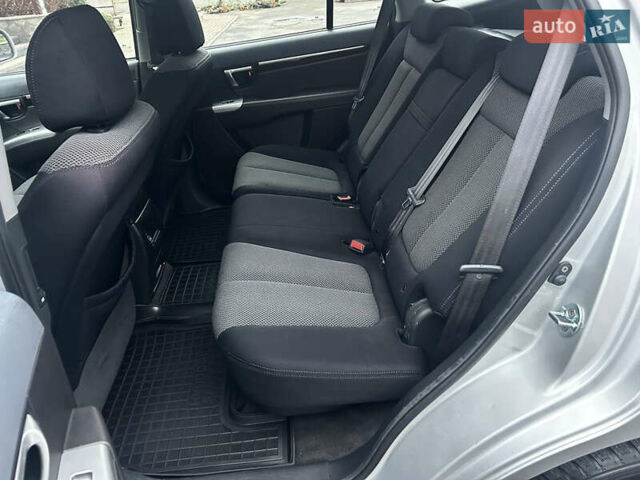 Сірий Хендай Санта Фе, об'ємом двигуна 2.2 л та пробігом 269 тис. км за 9990 $, фото 69 на Automoto.ua