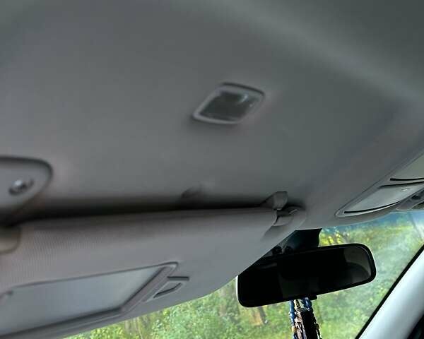 Серый Хендай Санта Фе, объемом двигателя 2.2 л и пробегом 227 тыс. км за 13600 $, фото 18 на Automoto.ua