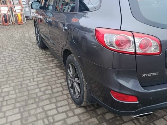 Серый Хендай Санта Фе, объемом двигателя 2.2 л и пробегом 180 тыс. км за 10700 $, фото 3 на Automoto.ua