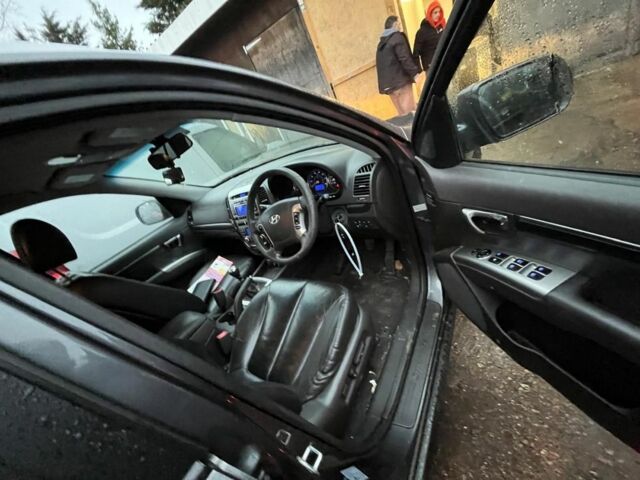 Серый Хендай Санта Фе, объемом двигателя 2.2 л и пробегом 120 тыс. км за 3500 $, фото 5 на Automoto.ua