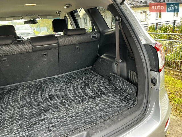 Серый Хендай Санта Фе, объемом двигателя 2.2 л и пробегом 235 тыс. км за 12900 $, фото 15 на Automoto.ua