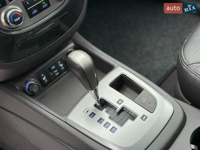 Серый Хендай Санта Фе, объемом двигателя 2.2 л и пробегом 193 тыс. км за 14900 $, фото 28 на Automoto.ua