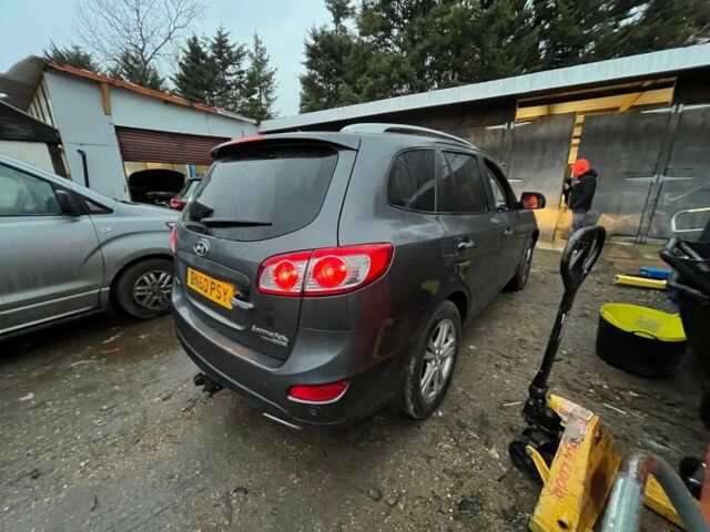 Серый Хендай Санта Фе, объемом двигателя 2.2 л и пробегом 120 тыс. км за 3500 $, фото 2 на Automoto.ua