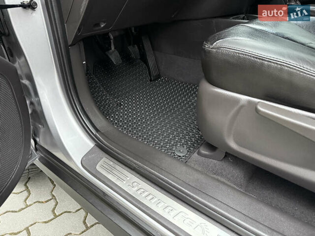 Серый Хендай Санта Фе, объемом двигателя 2 л и пробегом 236 тыс. км за 12600 $, фото 12 на Automoto.ua