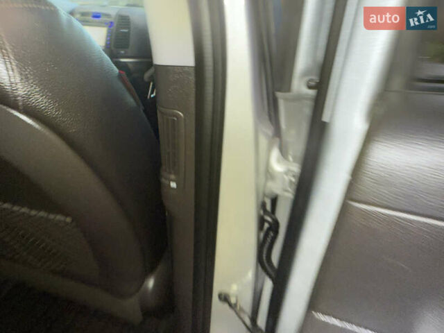 Серый Хендай Санта Фе, объемом двигателя 2.2 л и пробегом 226 тыс. км за 12999 $, фото 53 на Automoto.ua