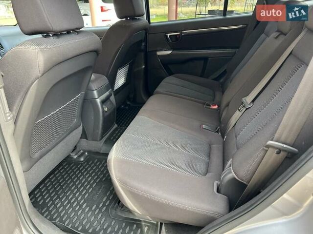 Серый Хендай Санта Фе, объемом двигателя 2.2 л и пробегом 245 тыс. км за 12900 $, фото 25 на Automoto.ua