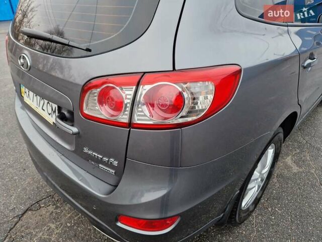 Серый Хендай Санта Фе, объемом двигателя 2.2 л и пробегом 165 тыс. км за 12500 $, фото 12 на Automoto.ua