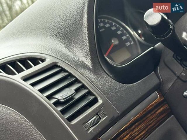 Сірий Хендай Санта Фе, об'ємом двигуна 2.2 л та пробігом 180 тис. км за 11200 $, фото 28 на Automoto.ua