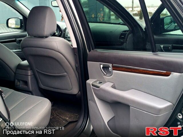 Серый Хендай Санта Фе, объемом двигателя 2.4 л и пробегом 185 тыс. км за 9500 $, фото 2 на Automoto.ua