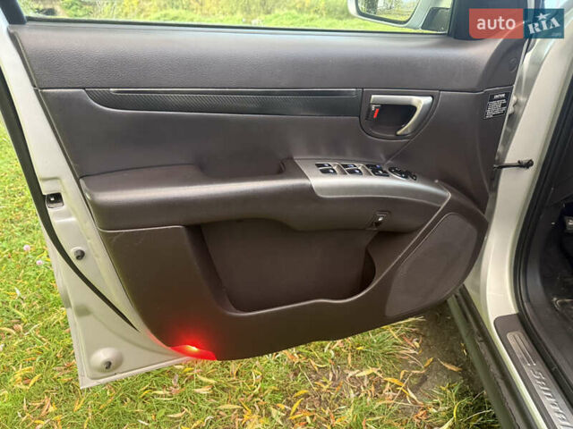 Серый Хендай Санта Фе, объемом двигателя 2.2 л и пробегом 226 тыс. км за 12999 $, фото 35 на Automoto.ua