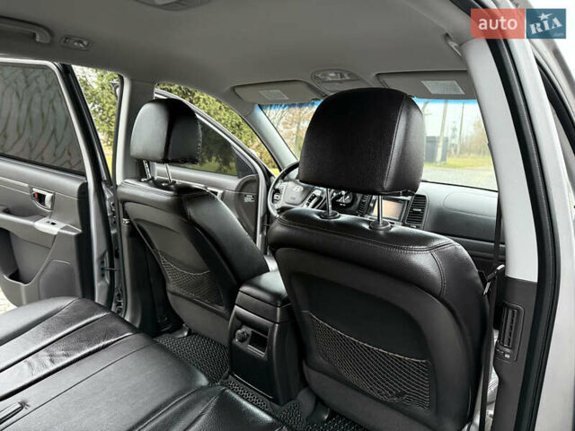 Серый Хендай Санта Фе, объемом двигателя 2 л и пробегом 236 тыс. км за 12600 $, фото 24 на Automoto.ua