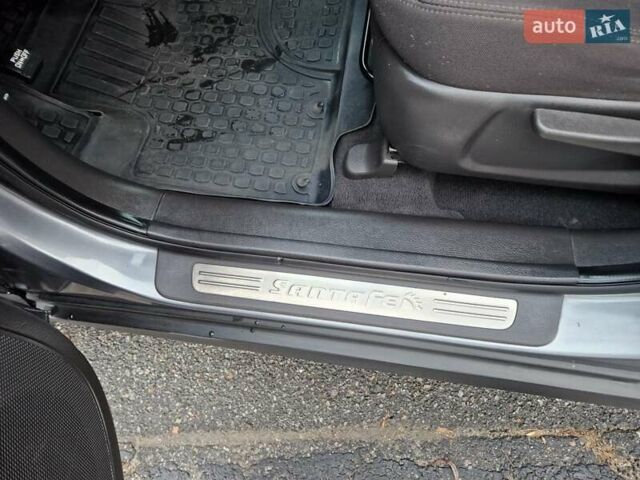 Серый Хендай Санта Фе, объемом двигателя 2.2 л и пробегом 165 тыс. км за 12500 $, фото 48 на Automoto.ua