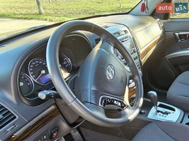 Серый Хендай Санта Фе, объемом двигателя 2.36 л и пробегом 220 тыс. км за 11799 $, фото 1 на Automoto.ua