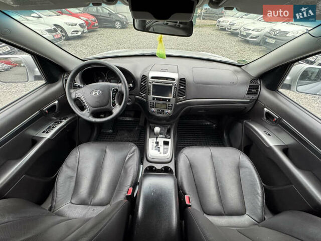 Серый Хендай Санта Фе, объемом двигателя 2.2 л и пробегом 200 тыс. км за 11000 $, фото 14 на Automoto.ua
