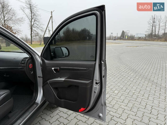 Серый Хендай Санта Фе, объемом двигателя 2 л и пробегом 236 тыс. км за 12600 $, фото 19 на Automoto.ua