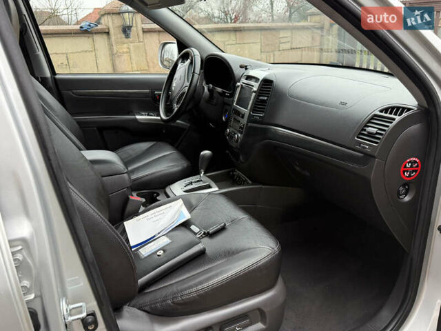 Серый Хендай Санта Фе, объемом двигателя 2.2 л и пробегом 148 тыс. км за 12950 $, фото 25 на Automoto.ua