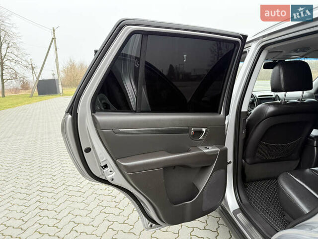 Серый Хендай Санта Фе, объемом двигателя 2 л и пробегом 236 тыс. км за 12600 $, фото 15 на Automoto.ua