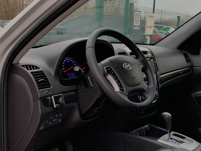 Серый Хендай Санта Фе, объемом двигателя 2.2 л и пробегом 193 тыс. км за 14255 $, фото 10 на Automoto.ua