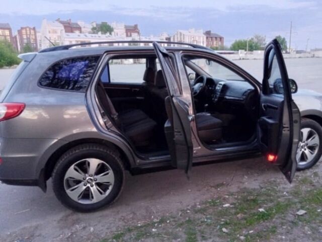 Сірий Хендай Санта Фе, об'ємом двигуна 0 л та пробігом 440 тис. км за 10000 $, фото 3 на Automoto.ua