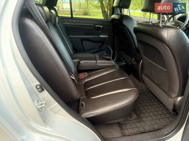 Серый Хендай Санта Фе, объемом двигателя 2.2 л и пробегом 226 тыс. км за 12999 $, фото 58 на Automoto.ua