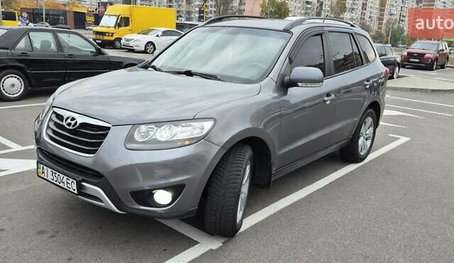 Серый Хендай Санта Фе, объемом двигателя 2.2 л и пробегом 308 тыс. км за 12200 $, фото 7 на Automoto.ua