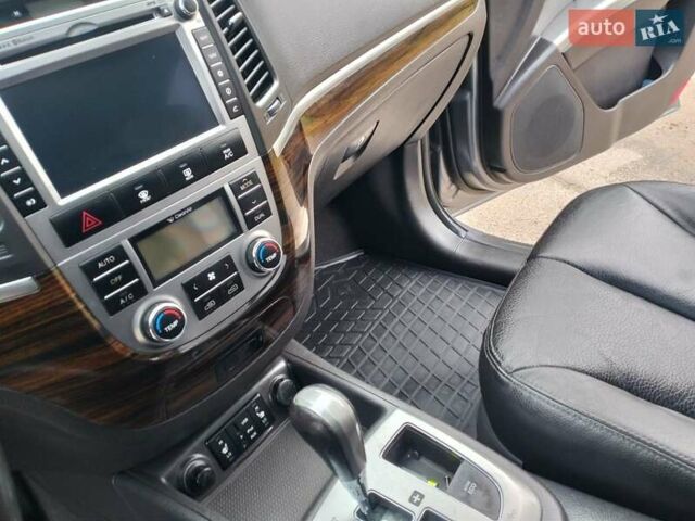 Сірий Хендай Санта Фе, об'ємом двигуна 2.2 л та пробігом 162 тис. км за 13500 $, фото 22 на Automoto.ua