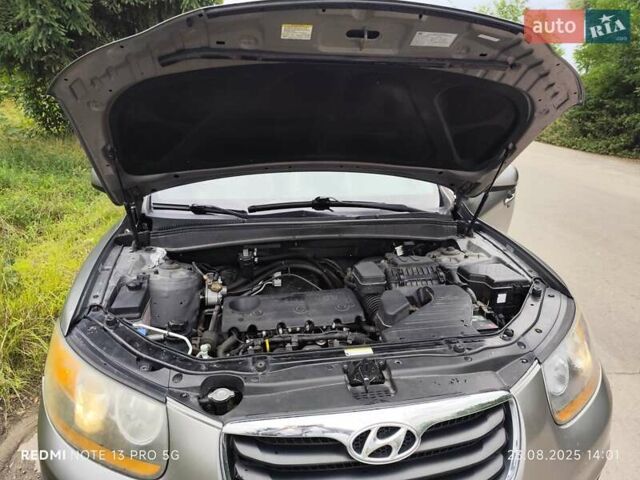 Сірий Хендай Санта Фе, об'ємом двигуна 2.4 л та пробігом 230 тис. км за 10300 $, фото 10 на Automoto.ua