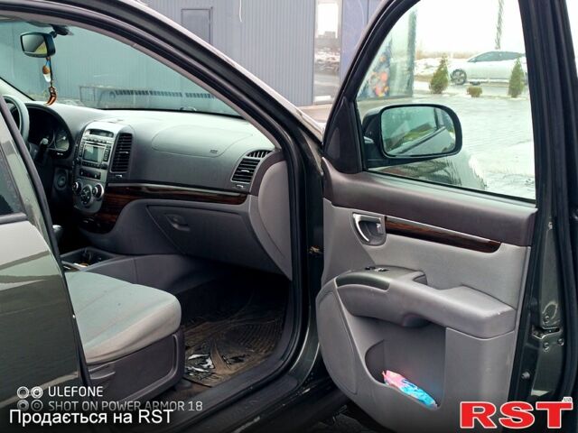 Серый Хендай Санта Фе, объемом двигателя 2.4 л и пробегом 185 тыс. км за 9500 $, фото 6 на Automoto.ua