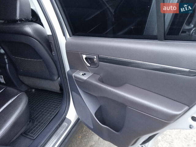 Сірий Хендай Санта Фе, об'ємом двигуна 2.2 л та пробігом 229 тис. км за 14000 $, фото 6 на Automoto.ua