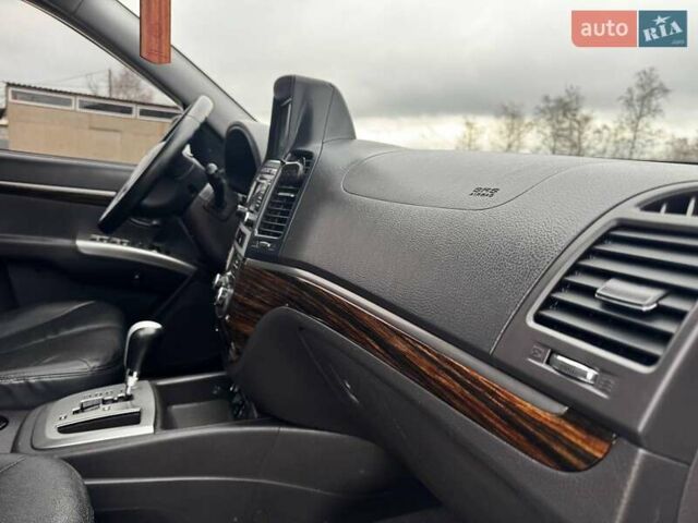 Сірий Хендай Санта Фе, об'ємом двигуна 2.2 л та пробігом 180 тис. км за 11200 $, фото 34 на Automoto.ua