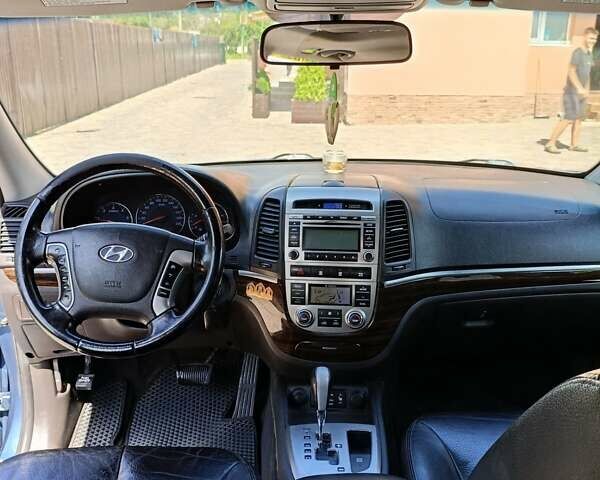 Сірий Хендай Санта Фе, об'ємом двигуна 2.2 л та пробігом 196 тис. км за 12500 $, фото 14 на Automoto.ua