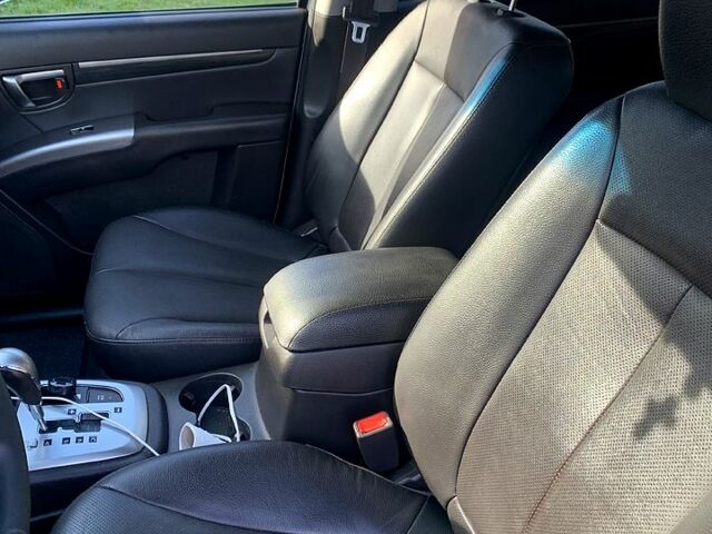 Серый Хендай Санта Фе, объемом двигателя 2.2 л и пробегом 189 тыс. км за 13500 $, фото 5 на Automoto.ua