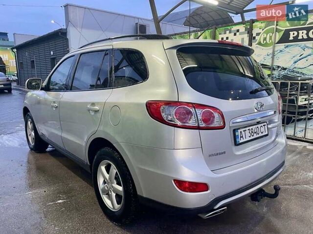 Сірий Хендай Санта Фе, об'ємом двигуна 2 л та пробігом 270 тис. км за 12500 $, фото 6 на Automoto.ua